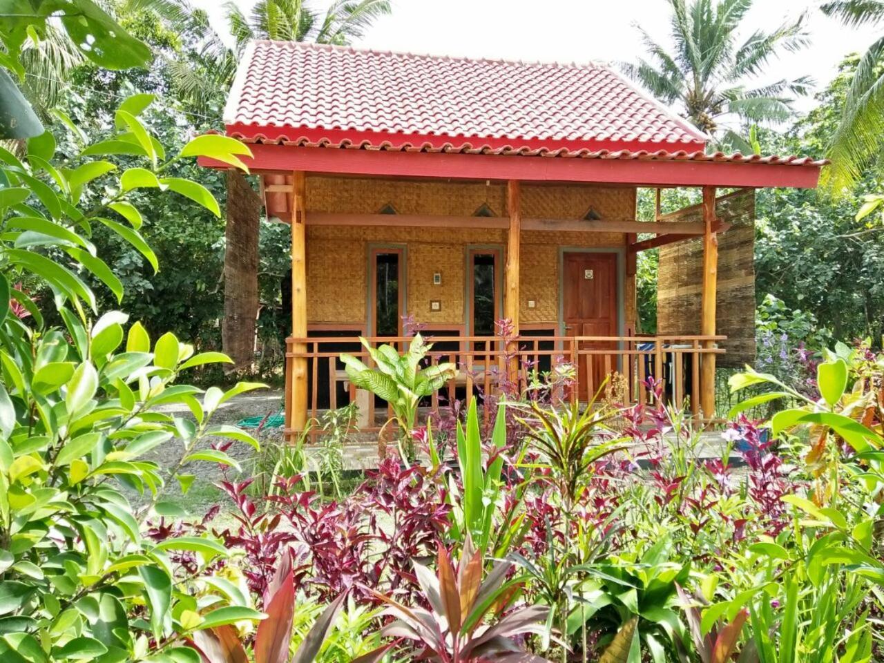 Red Island Bungalows Pasanggaran Room photo