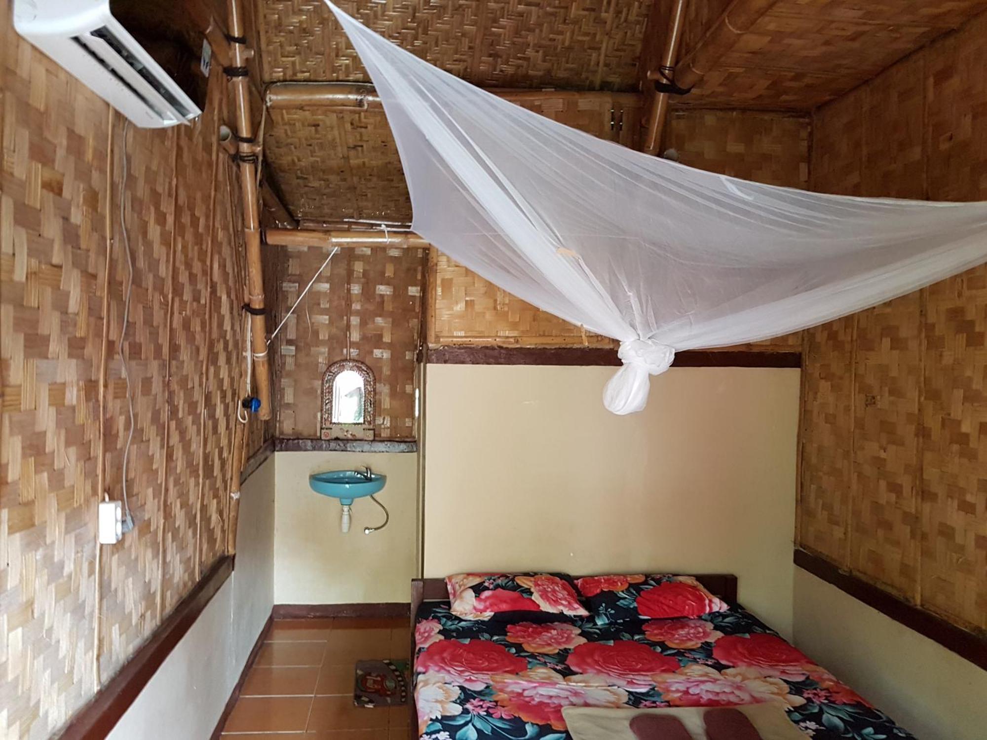 Red Island Bungalows Pasanggaran Room photo